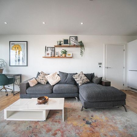Stunning Riverside View Apartment, Near Canary Wharf & O2 Londra Exterior foto