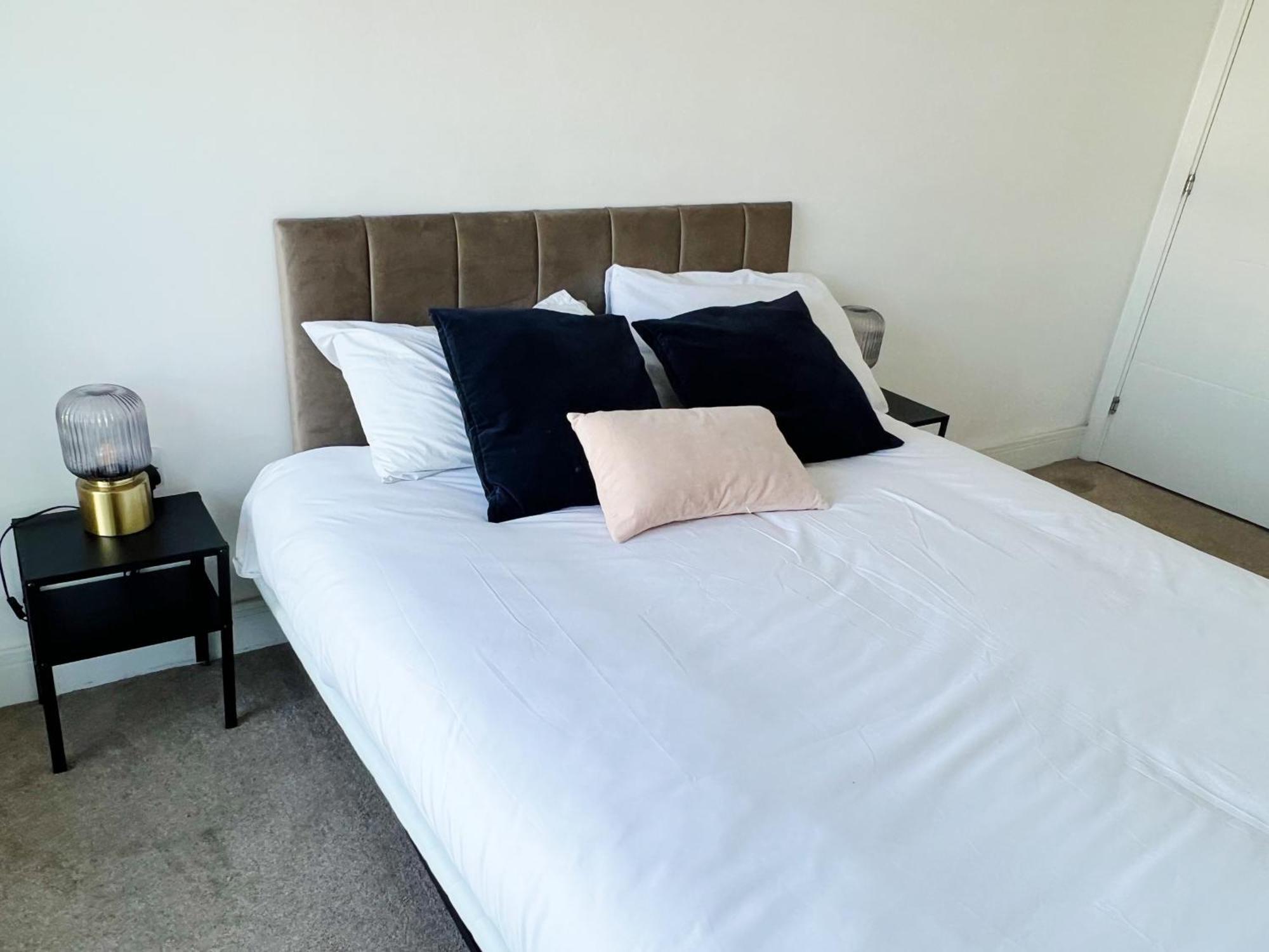 Stunning Riverside View Apartment, Near Canary Wharf & O2 Londra Exterior foto