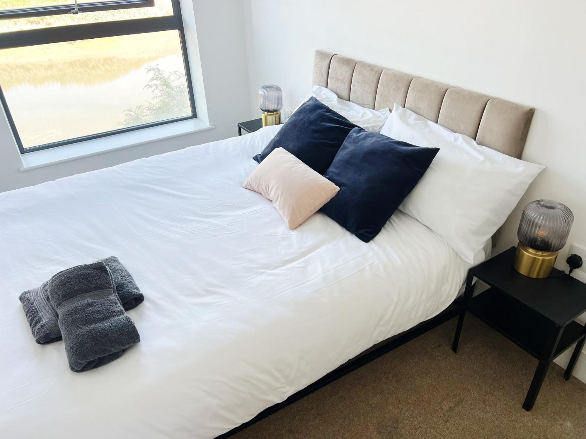 Stunning Riverside View Apartment, Near Canary Wharf & O2 Londra Exterior foto